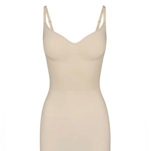 SKIMS SEAMLESS SCULPT SLIP DRESS (BNWT) (SAND) (XXS/XS)